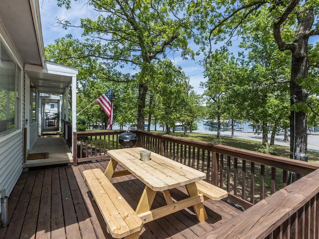 Views, Waves & Lake Days