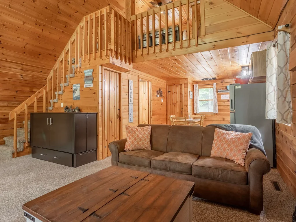 Deep Hollow Cabin