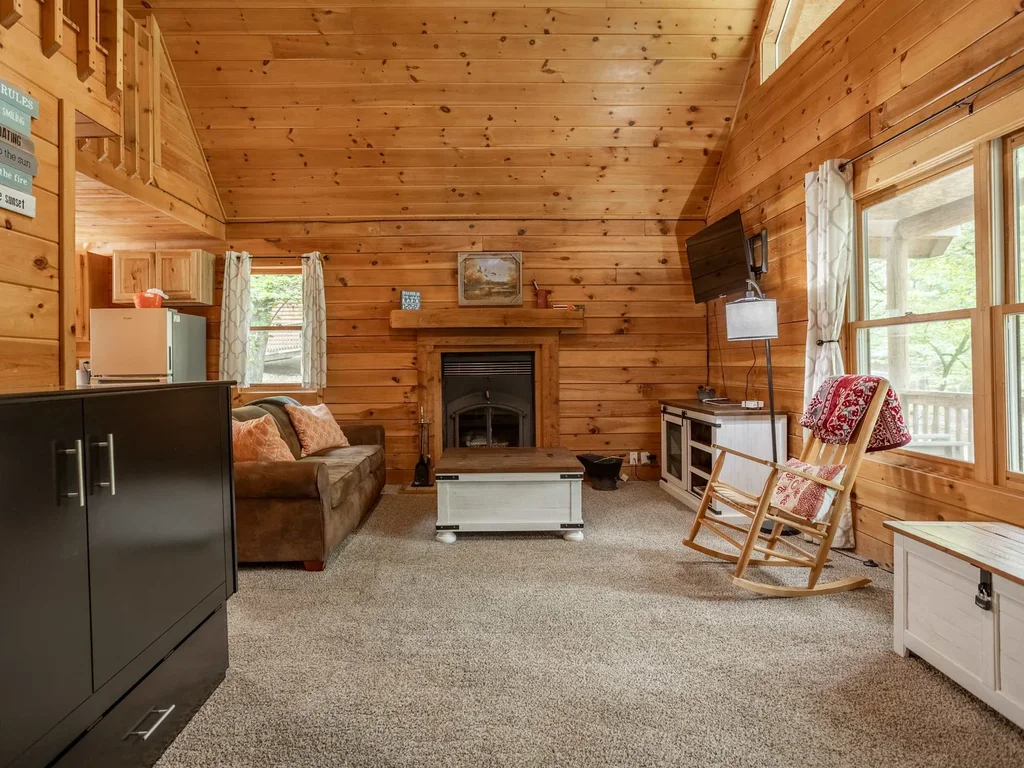 Deep Hollow Cabin