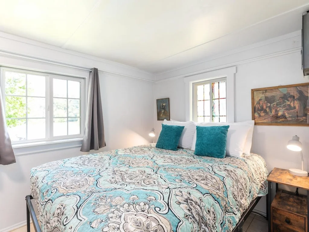 Escape the Rush in this Cozy Cottage Retreat
