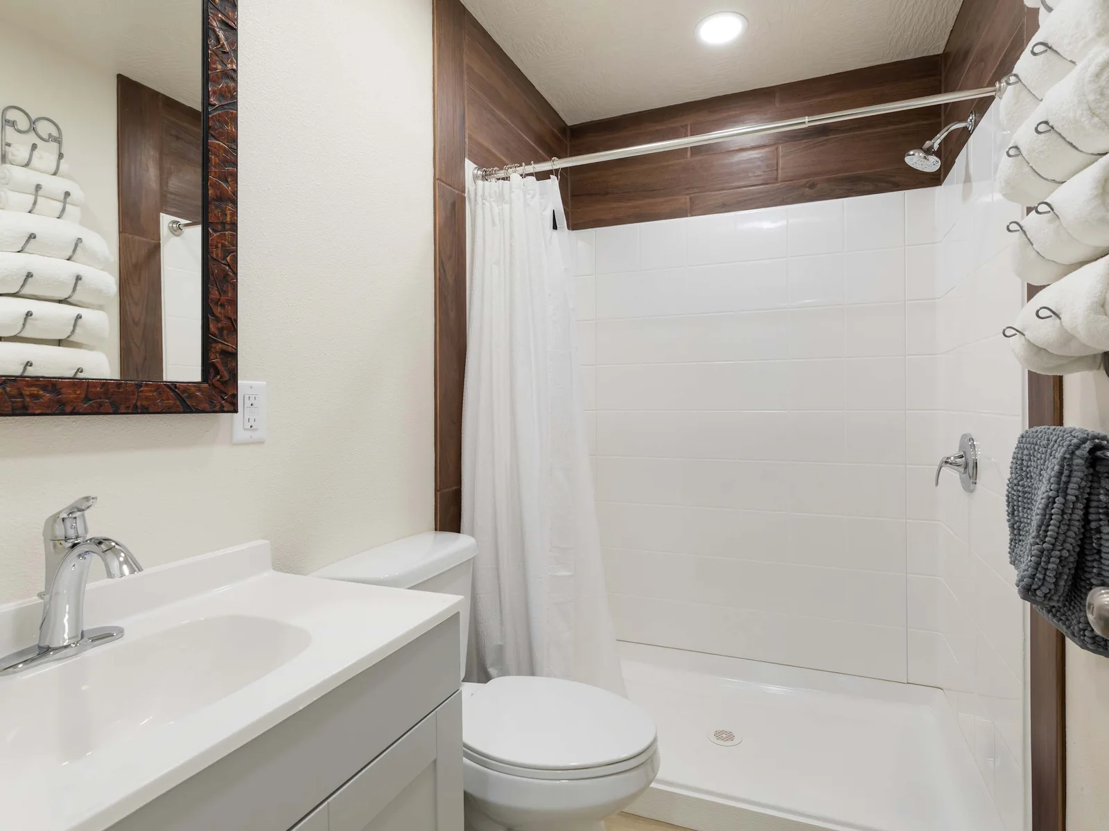 Detached bathroom 1