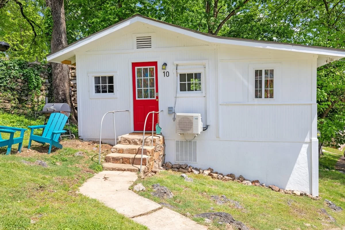 Escape the Rush in this Cozy Cottage Retreat