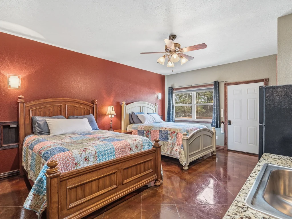 Cozy Lakefront Studio | Boat Slip Included