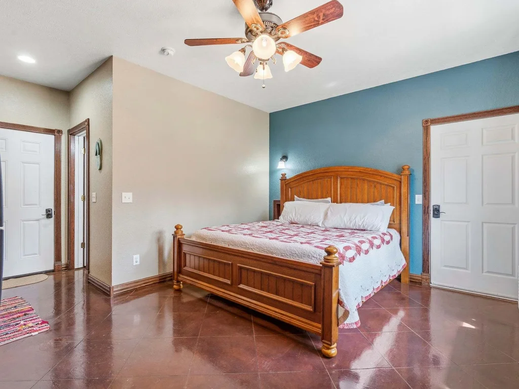 Escape to the Lake | Charming Waterfront Studio