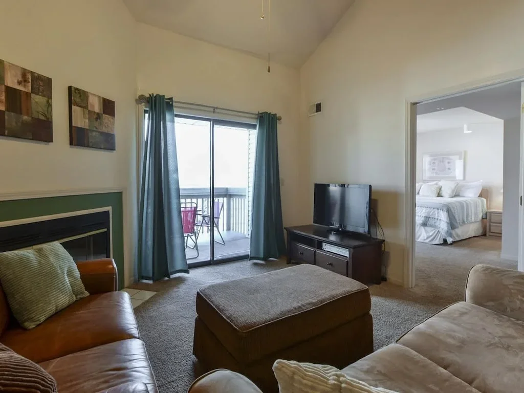 Bella Restare – Amenities walking distance!
