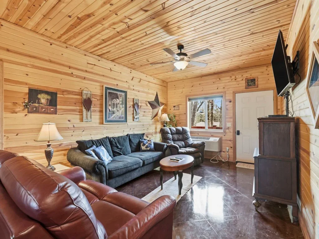 Lakefront Hideaway | Relax & Unwind