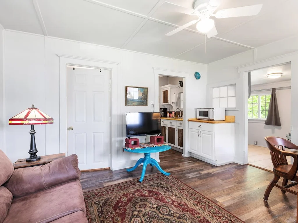 Escape the Rush in this Cozy Cottage Retreat