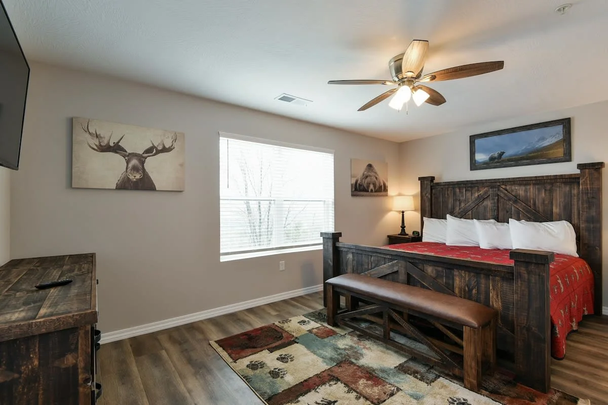 Primary King bedroom, with walkout access to backporch. Window view overlooking the Branson Strip!