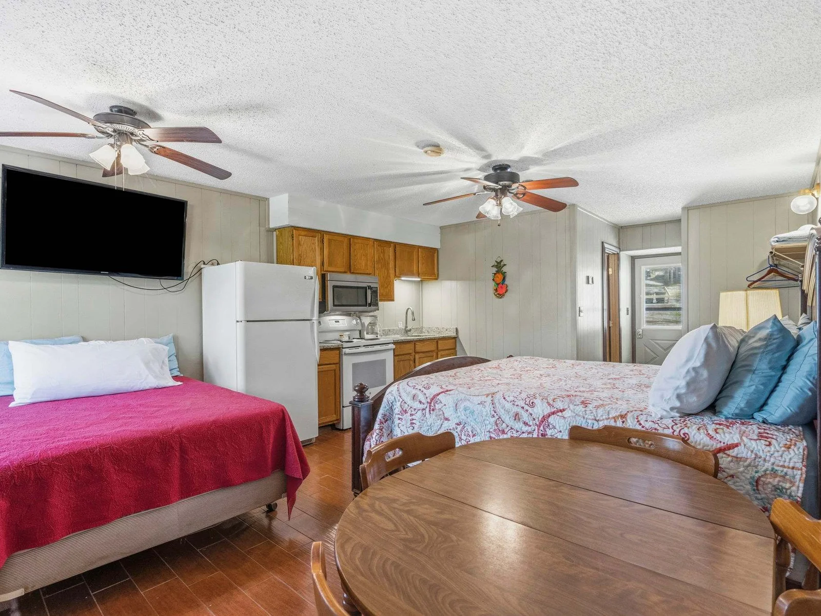 Studio bedroom with king and double bed