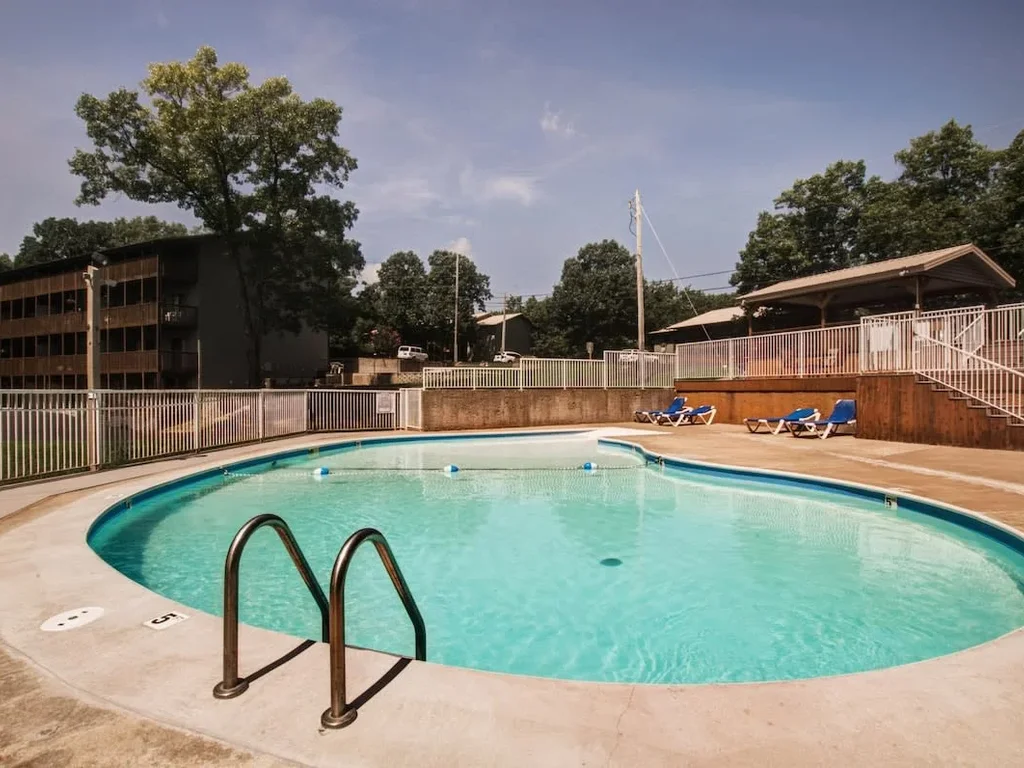 Divine 9 Condo -Fishing Lake & Hiking Trails!