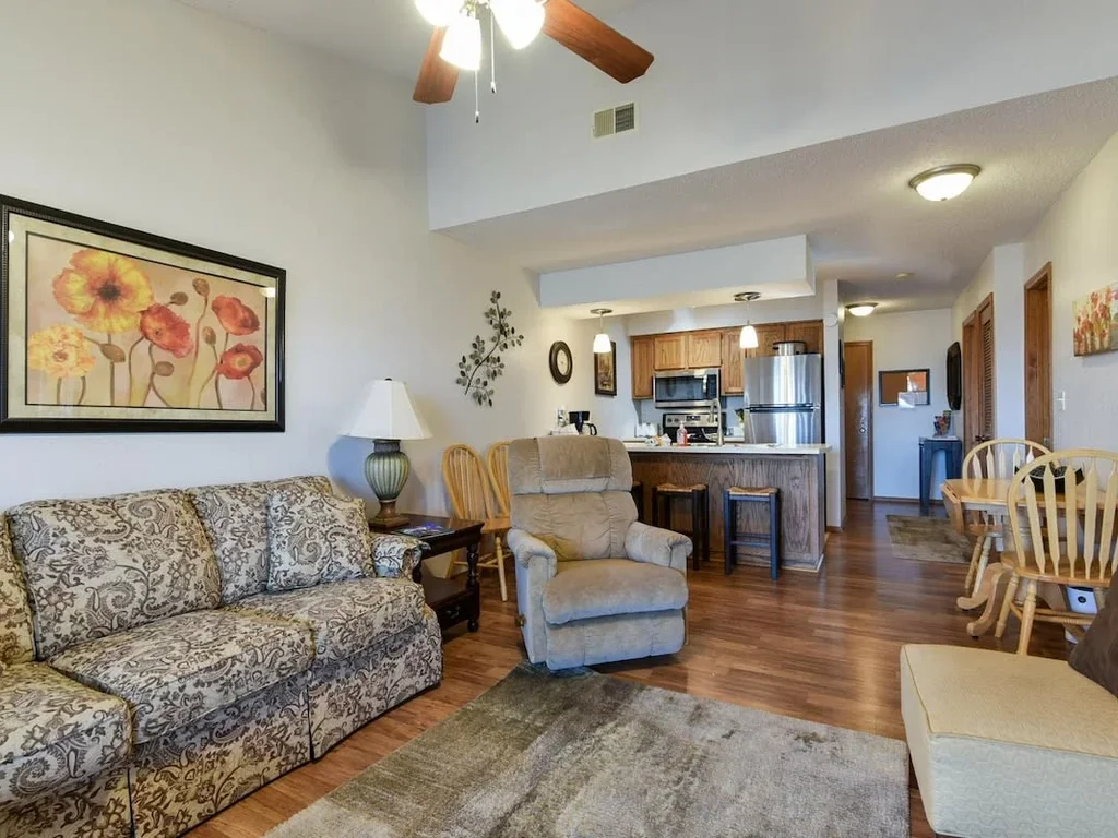 Divine 9 Condo -Fishing Lake & Hiking Trails!