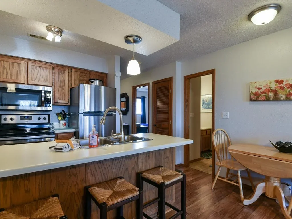 Divine 9 Condo -Fishing Lake & Hiking Trails!