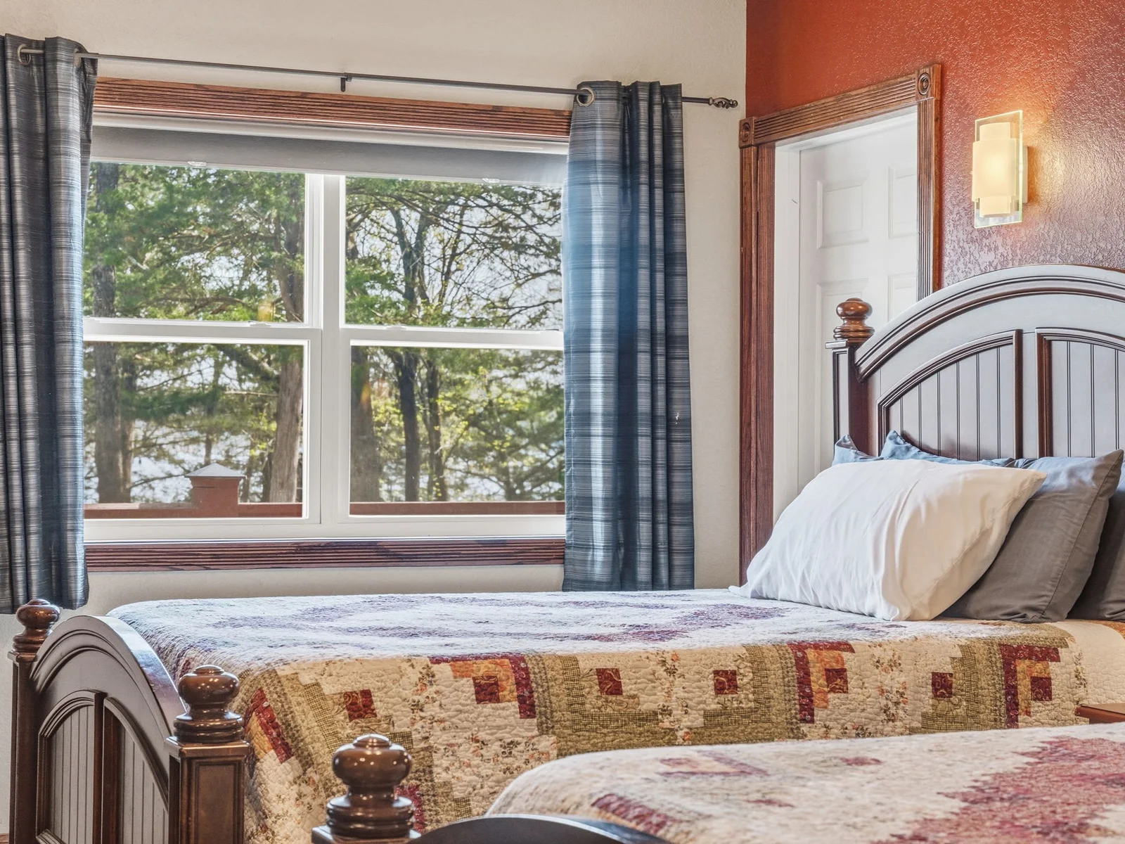 Wake Up on the Water | Lakefront Studio