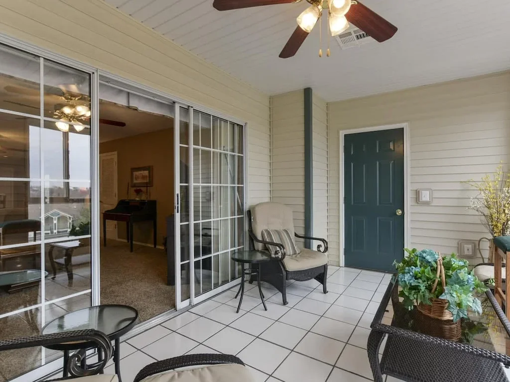Country Getaway Condo -No Stairs! Close to Strip!