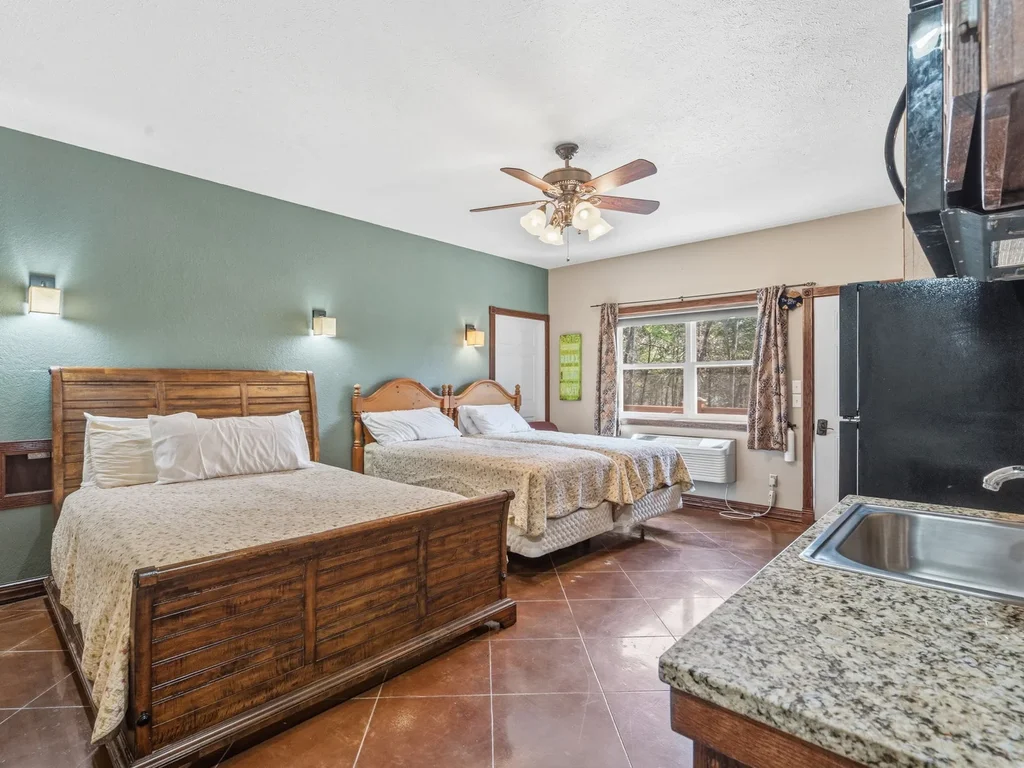 Waterfront Studio Getaway | Boat Slip Included