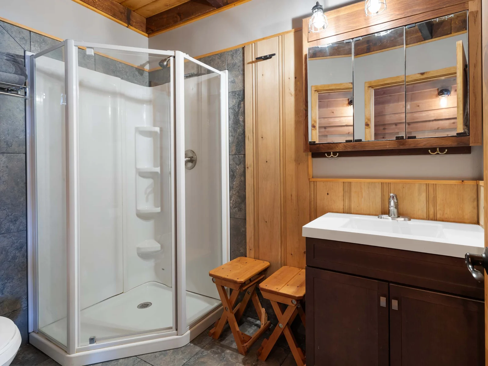 Detached bathroom 2