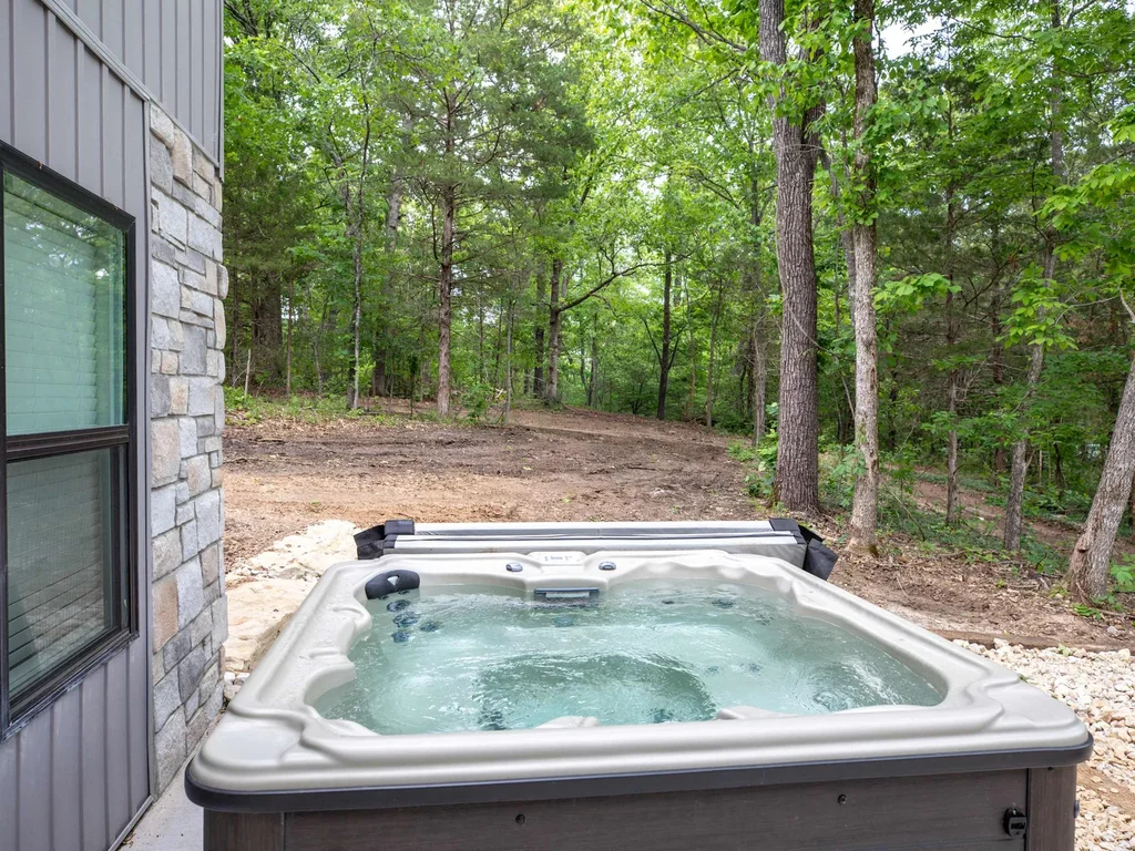 Woodland Retreat- Secluded, Hot-Tub