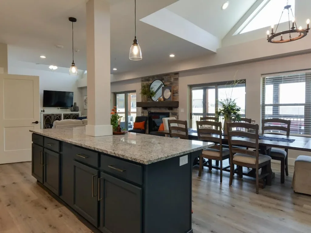 Journey’s Remedy -Lake View! Sleeps 30!