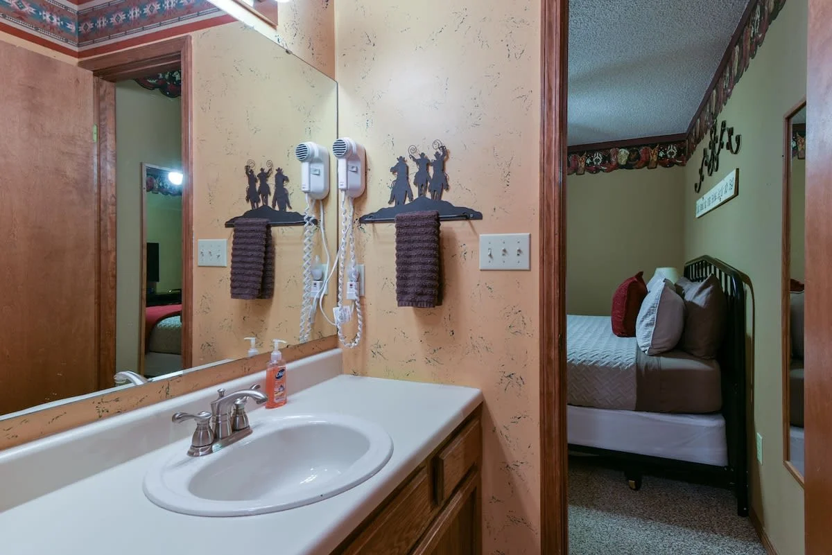 Primary bedroom bathroom - Tub/Shower combo with detachable shower head.