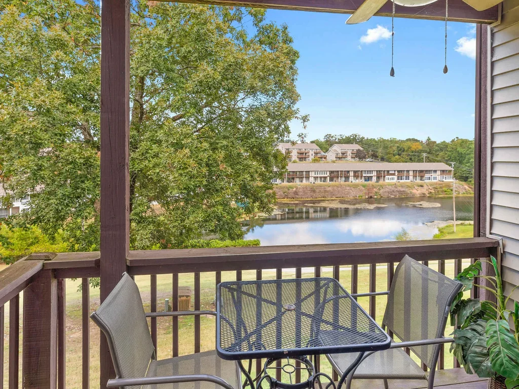 The Roost Royale-No Stairs! Indoor pool! Hot Tub!