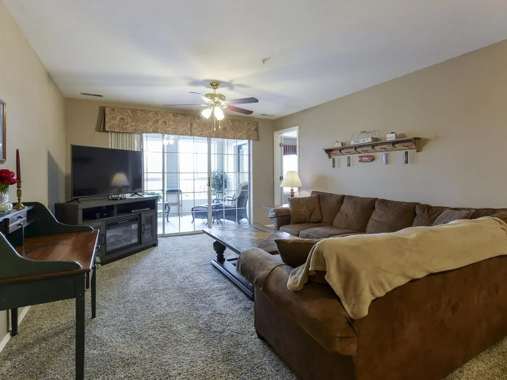 Country Getaway Condo -No Stairs! Close to Strip!