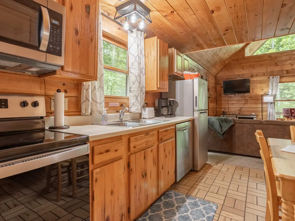 Deep Hollow Cabin