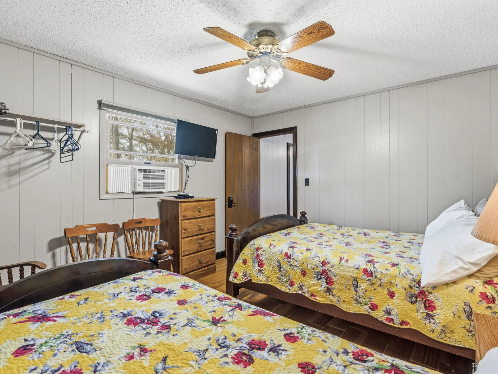 Bedroom 1 with queen and single bed