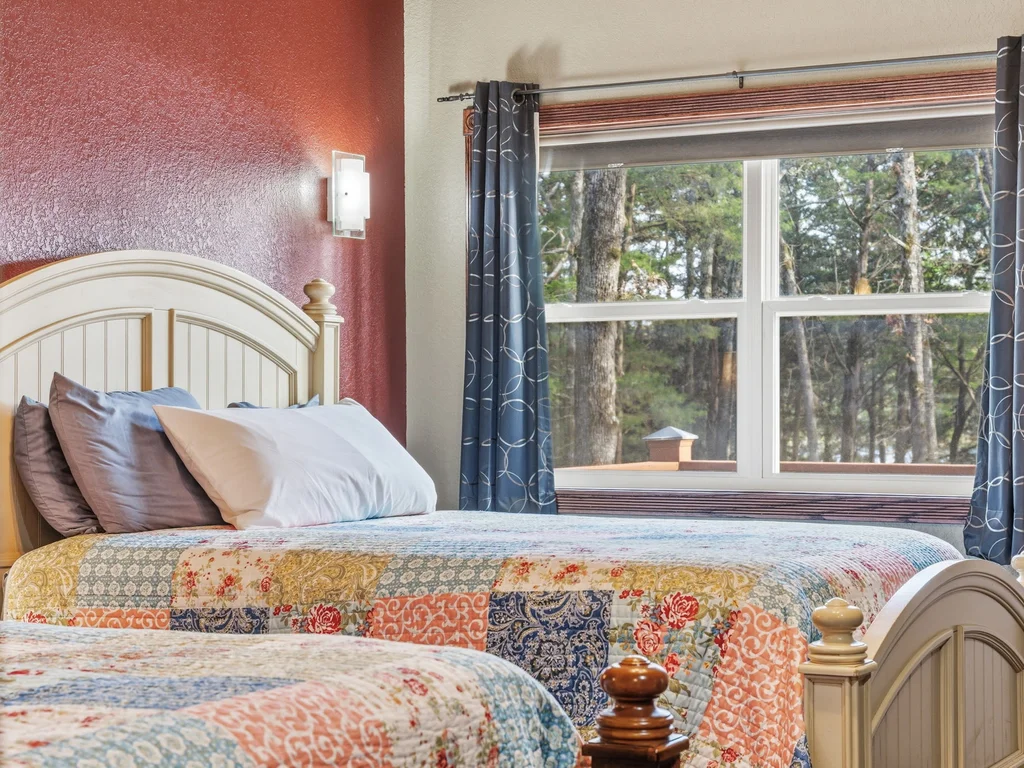 Cozy Lakefront Studio | Boat Slip Included