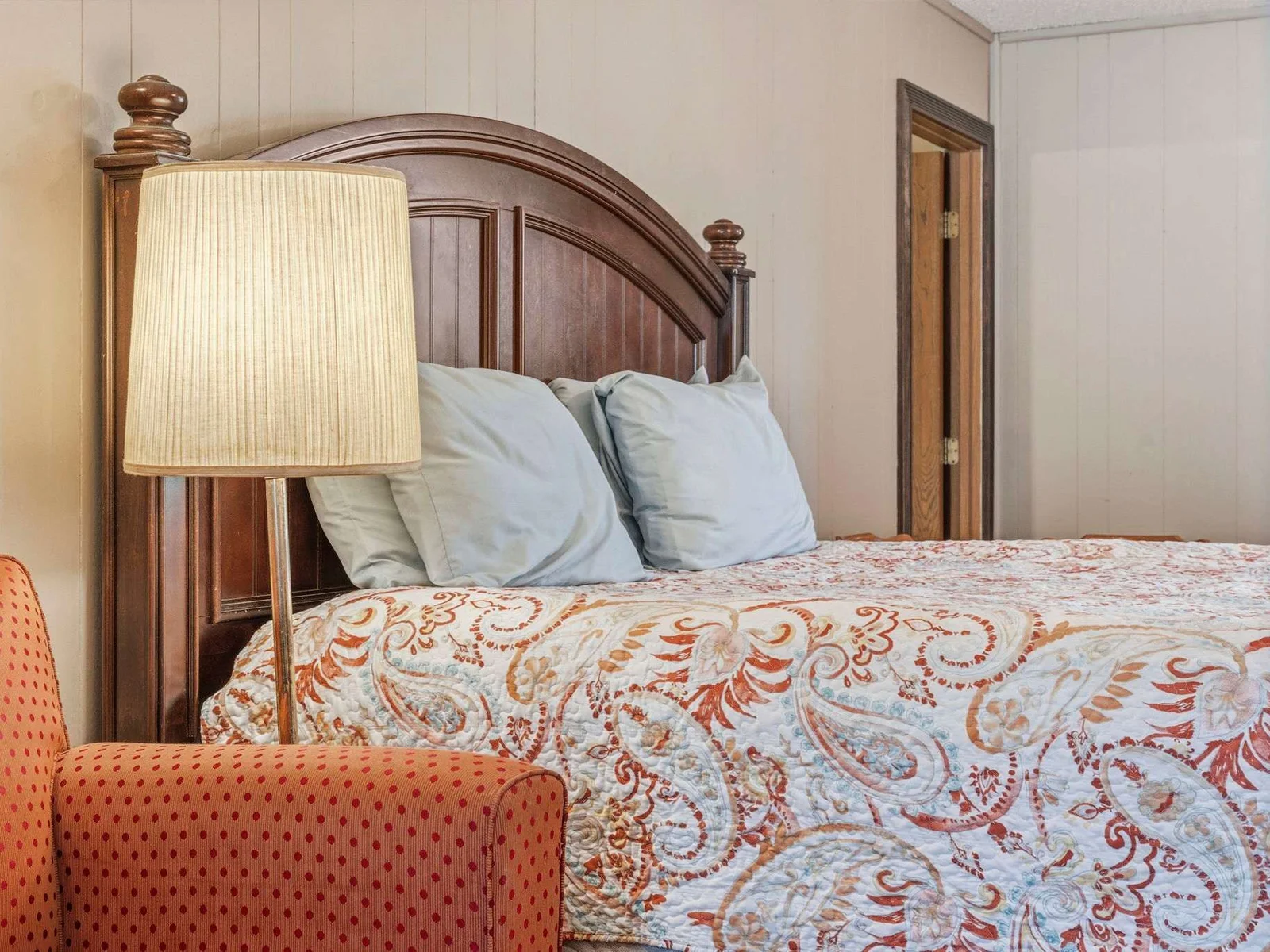 Lakefront Hideaway | Boat Slip, Views & Relaxation