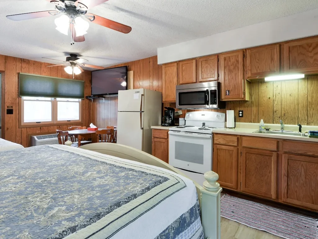 Quail Cove 1 Lakefront Studio Boat Slip Optional