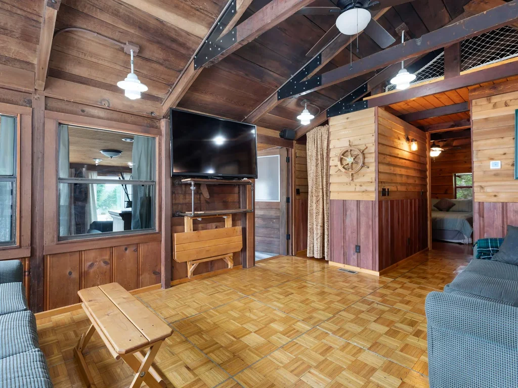 Panacea Boathaus Lodge – Outdoor Pool, Boat Slips