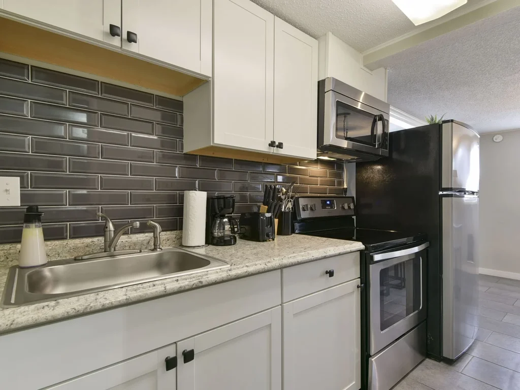 Cozy 1BR Lakefront Cabin