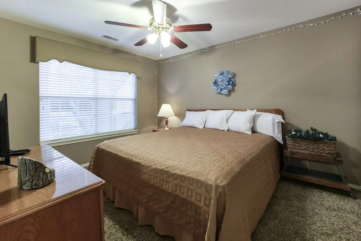 Guest bedroom - with attached access to the main shared bathroom