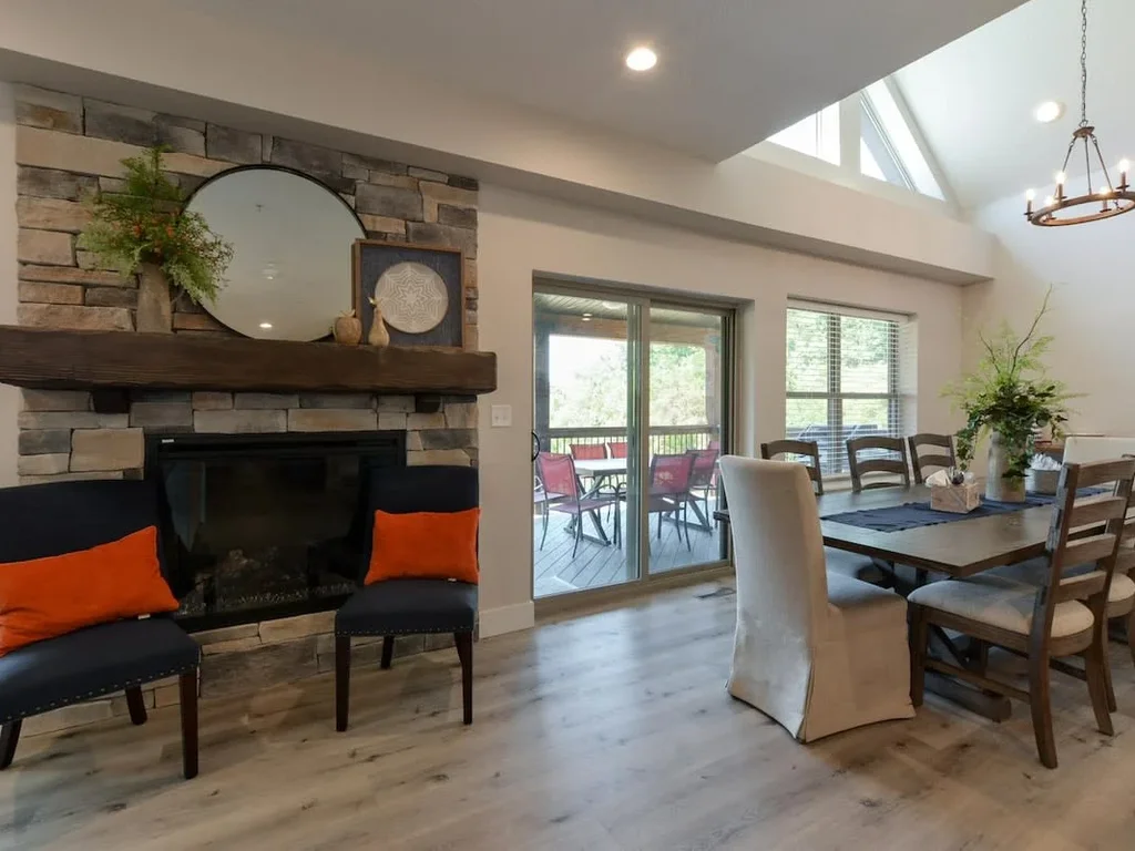 Journey’s Remedy -Lake View! Sleeps 30!