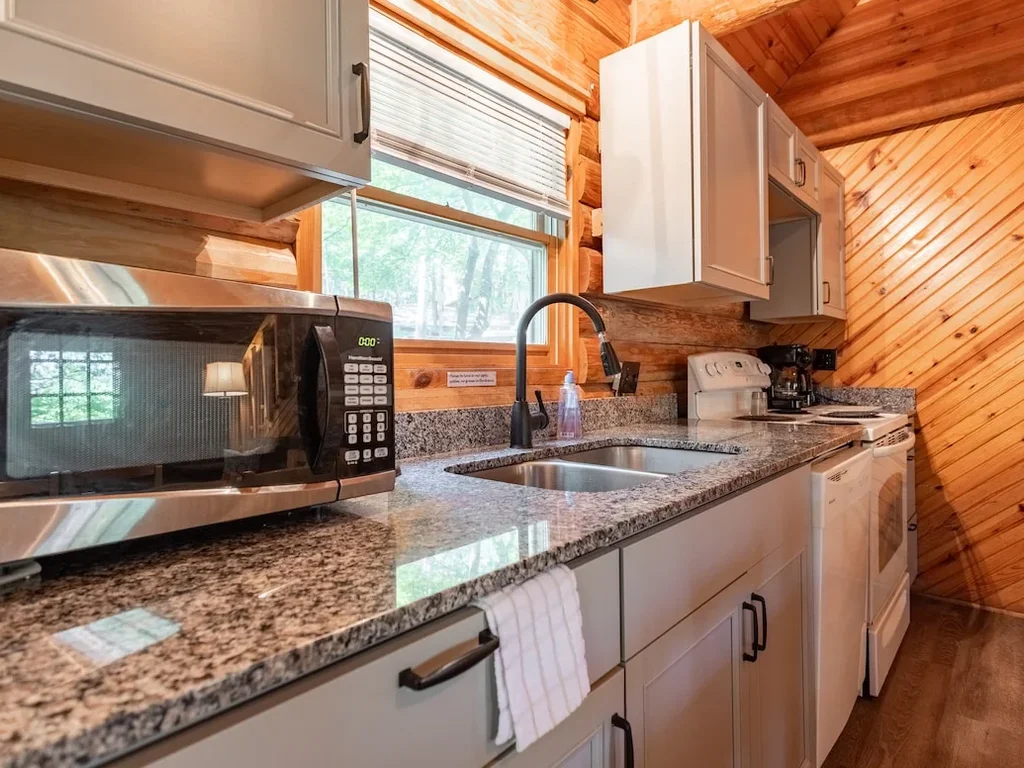 Table Rock Lake Cabin – The Oaks #5 with Lake Access & Hot Tub