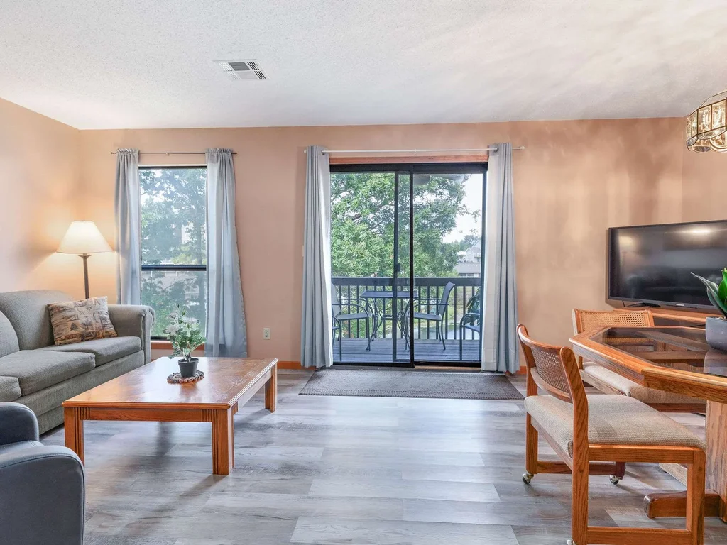 The Roost Royale-No Stairs! Indoor pool! Hot Tub!