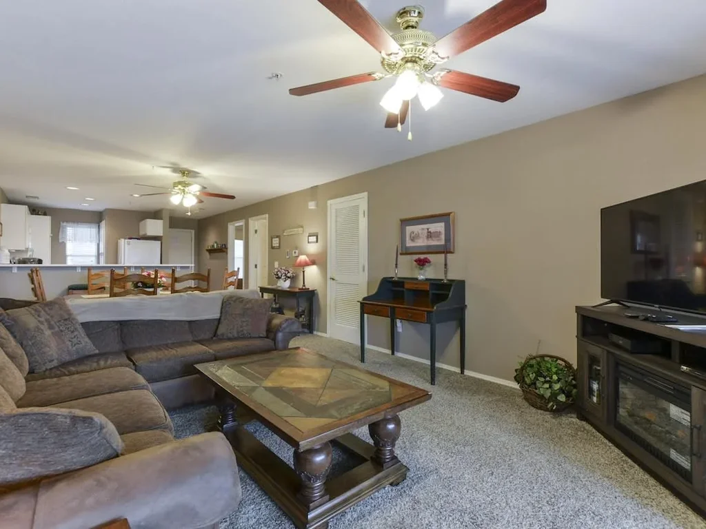 Country Getaway Condo -No Stairs! Close to Strip!