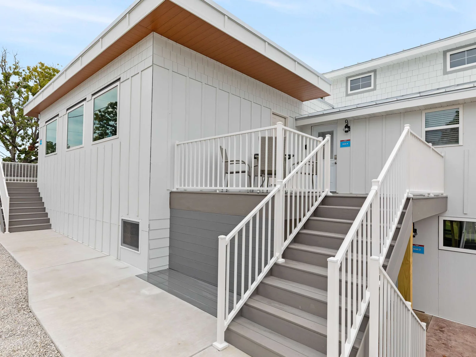 Entrance to unit 4. This unit requires the use of stairs. There are 9 steps.