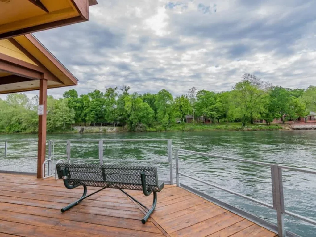 WaterWay – Balcony view of Lake Taneycomo