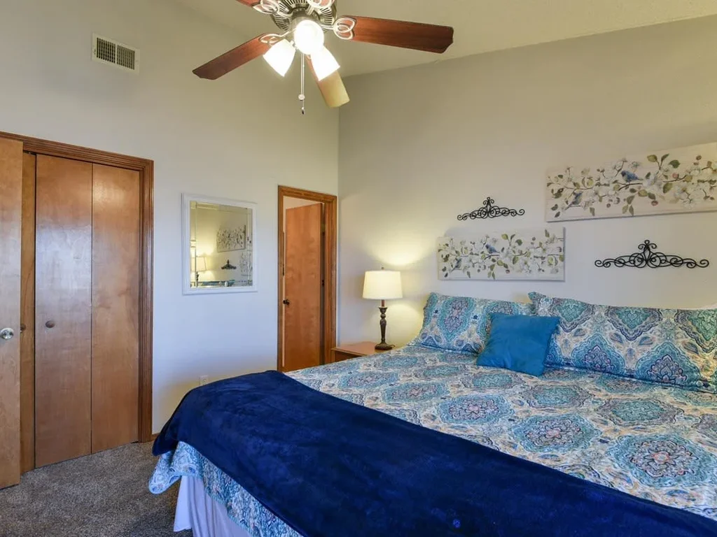Divine 9 Condo -Fishing Lake & Hiking Trails!