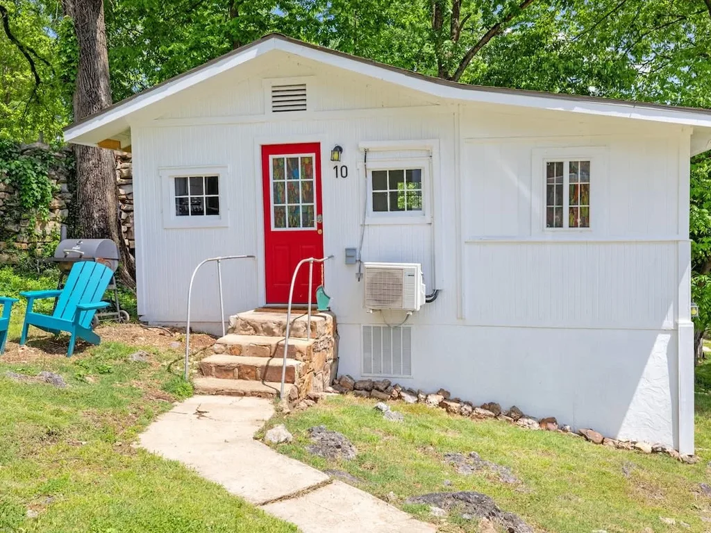 Escape the Rush in this Cozy Cottage Retreat
