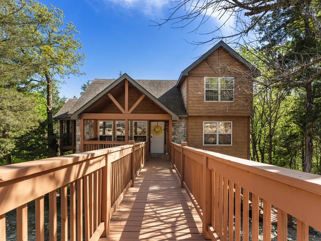 Whispering Woods Lodge