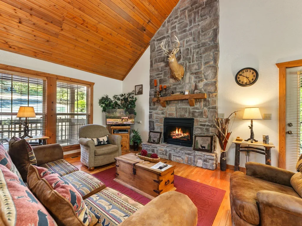 Whispering Woods Lodge
