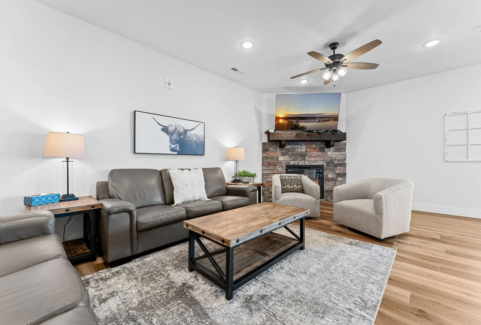 Summer Breeze- Sleeps 17