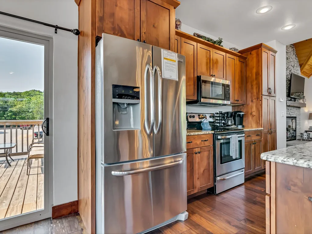 Rockwood Lake Lodge – Sleeps 12