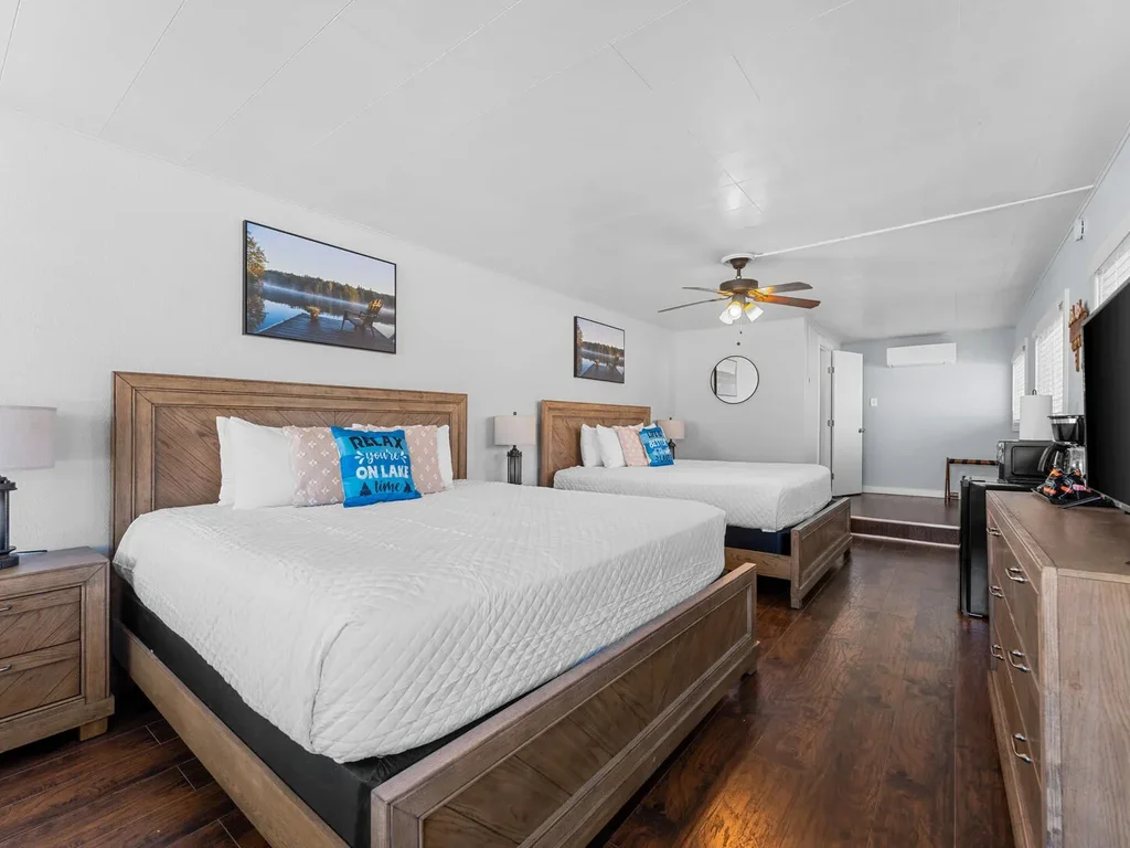 The Snug Lake Escape