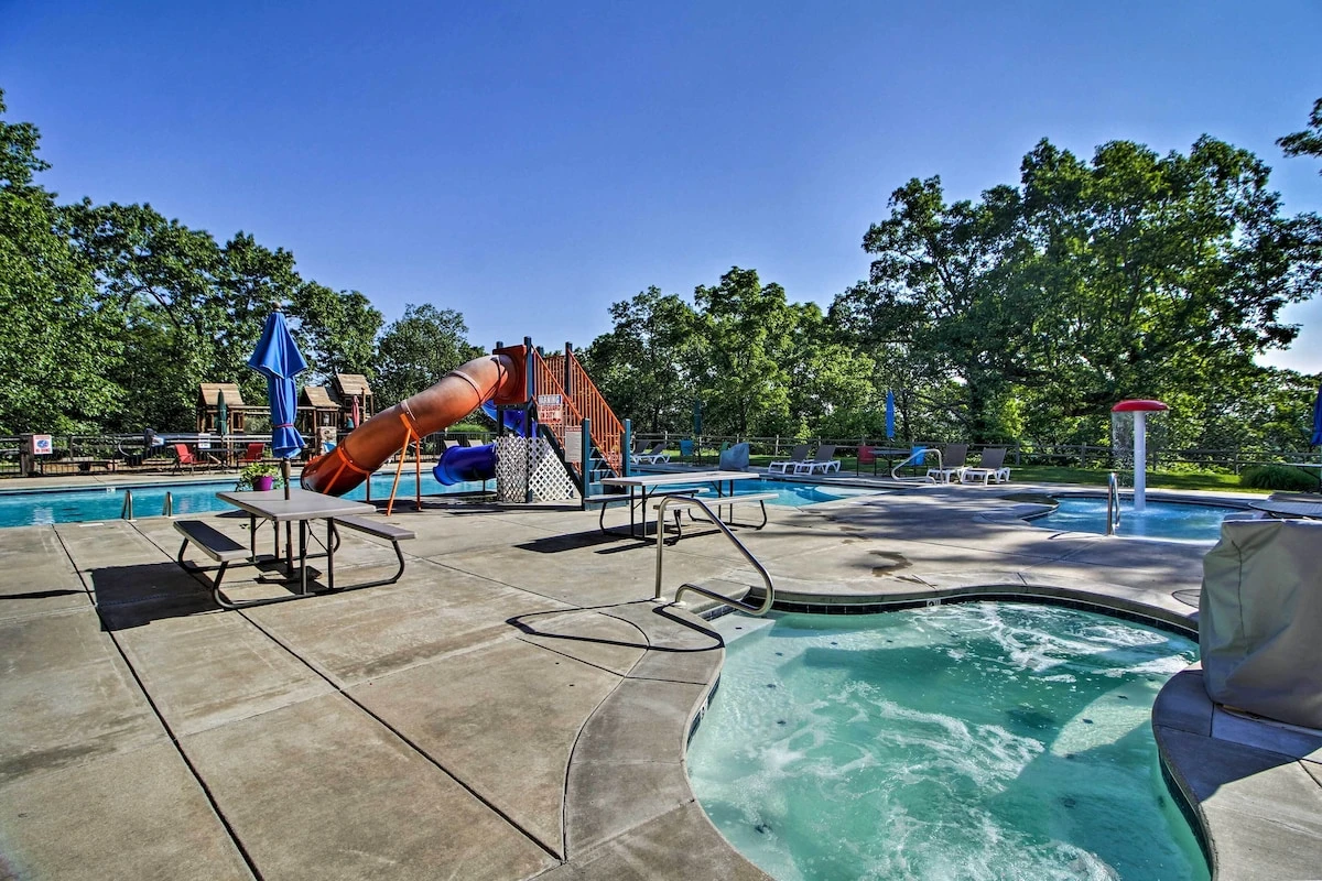 Community Outdoor Hot Tub Open Seasonally