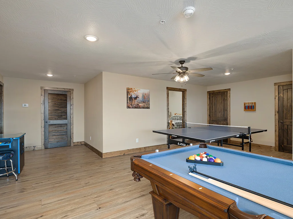 Rustic Elm Lodge (4 Bedroom)