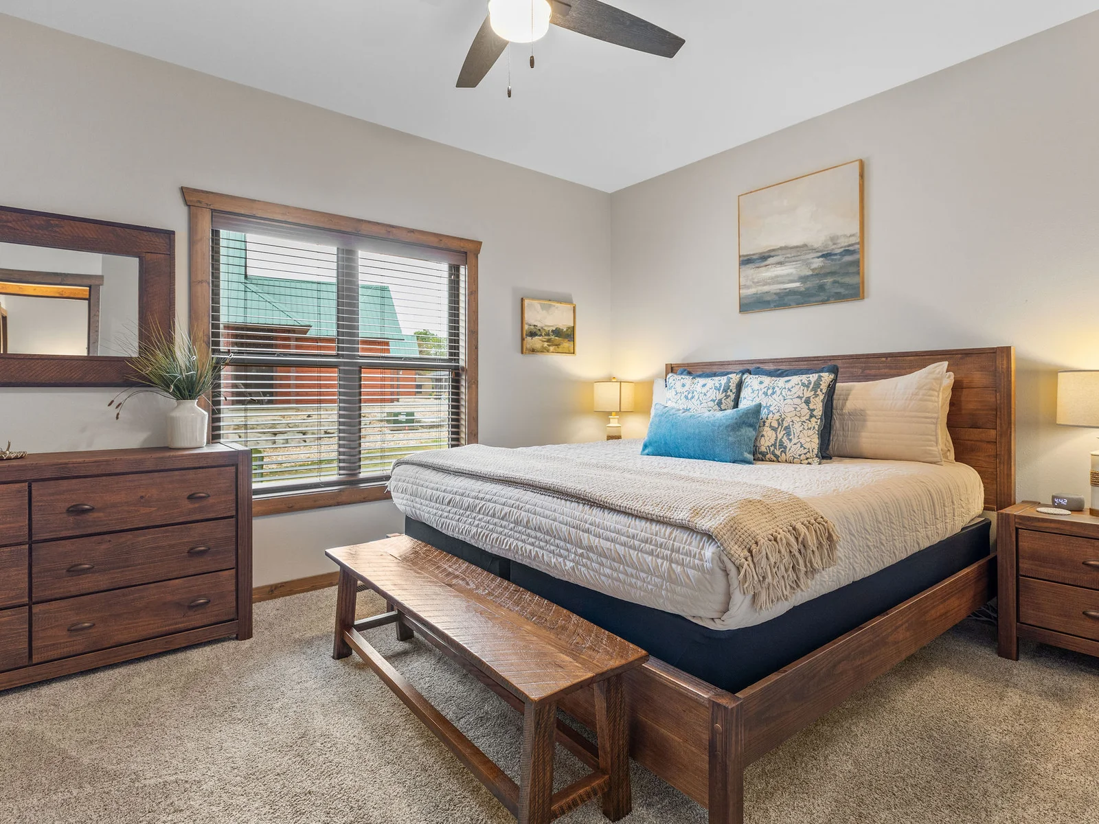 Master King bedroom w/ ensuite bath!