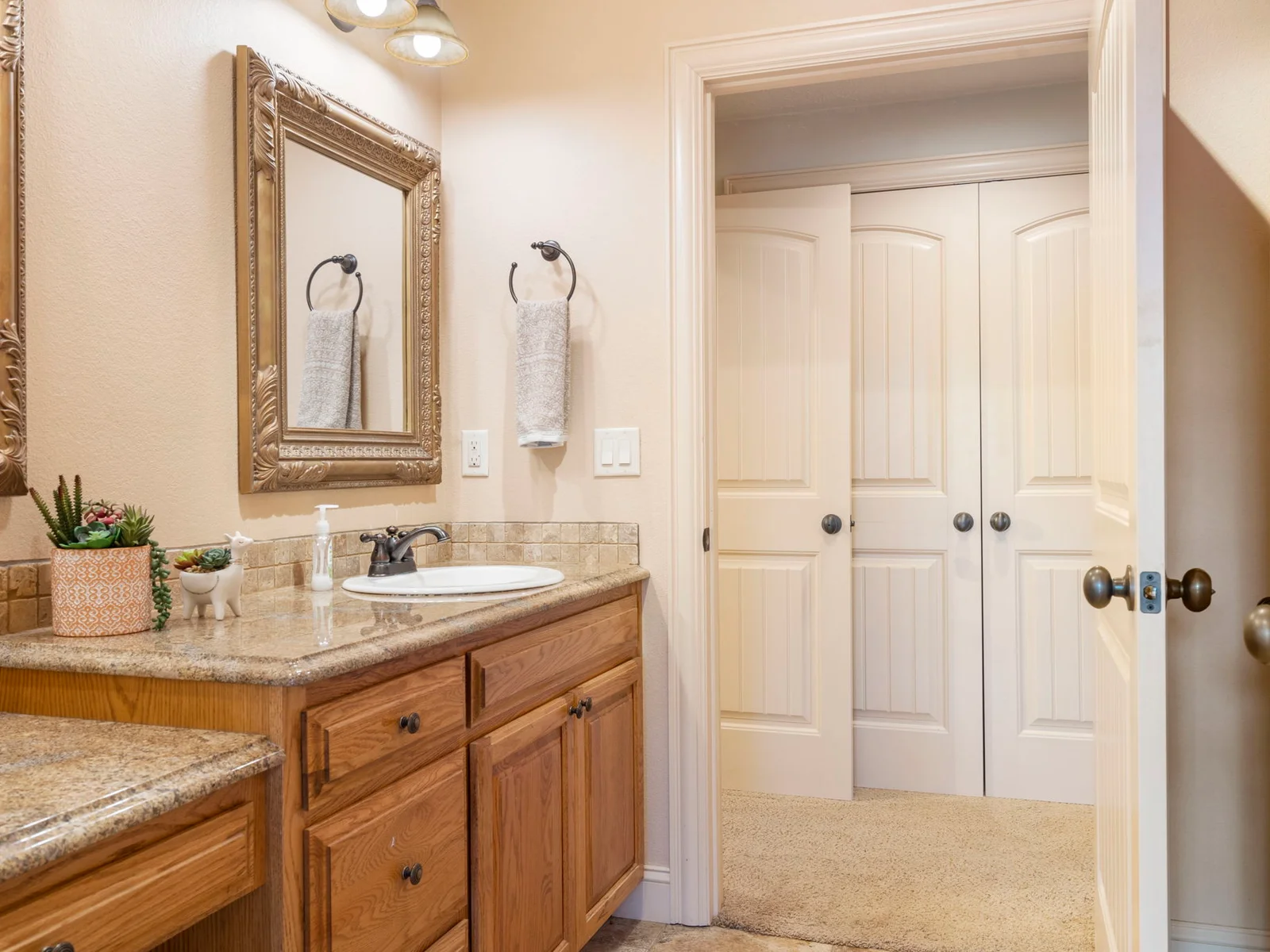 Jack and Jill bathroom connecting queen and King bedrooms